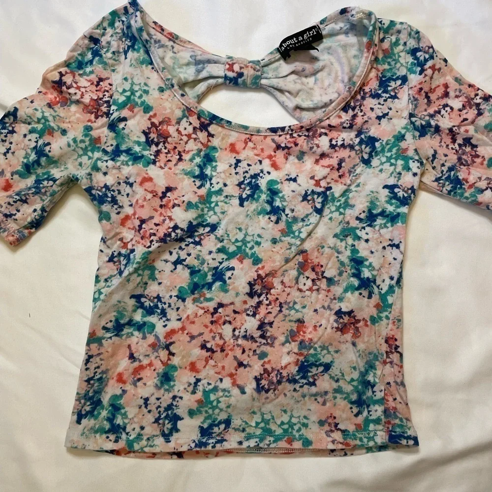 About a Girl size small floral crop top - Picture 2 of 5